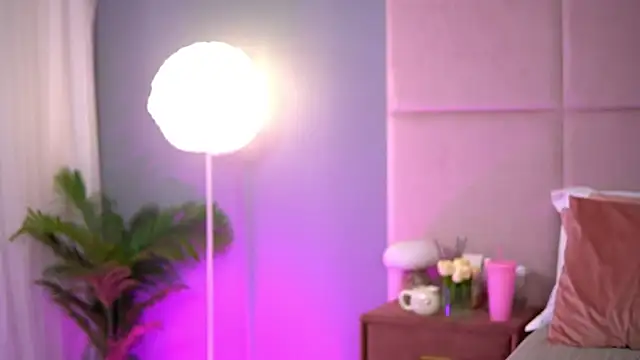 Snapshot of AlmaLuv chatting on September 26, 2025, 3:46 am AlmaLuv online show from September 26, 2025, 3:46 am