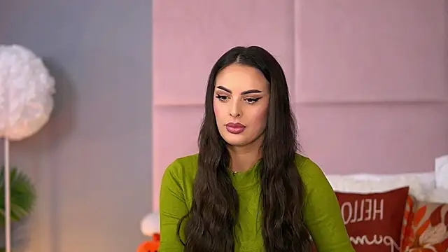 Snapshot of AlmaLuv chatting on November 23, 2025, 4:55 am AlmaLuv online show from November 23, 2025, 4:55 am