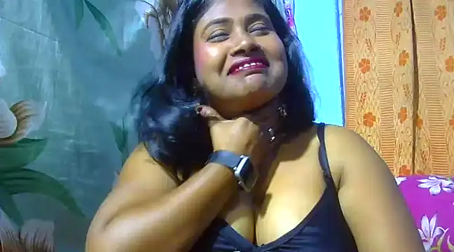 Snapshot of sexy_roma chatting on February 5, 2025, 6:37 pm sexy roma online show from February 5, 2025, 6:37 pm