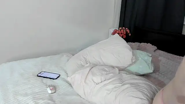 Snapshot of elliemintlover chatting on December 17, 2024, 5:58 pm elliemintlover online show from December 17, 2024, 5:58 pm