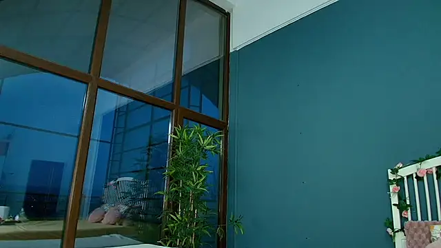 Snapshot of AlicePirs chatting on November 19, 2025, 5:18 am AlicePirs online show from November 19, 2025, 5:18 am