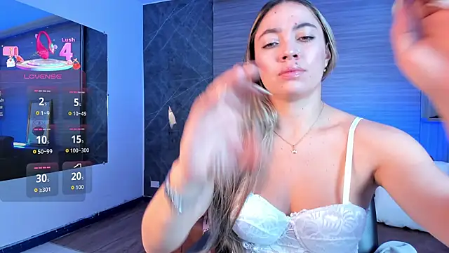 Snapshot of Alessia_Taylorr chatting on November 24, 2025, 12:27 pm Alessia Taylorr online show from November 24, 2025, 12:27 pm