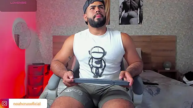 Snapshot of noah_crux chatting on September 29, 2025, 8:14 pm noah crux online show from September 29, 2025, 8:14 pm