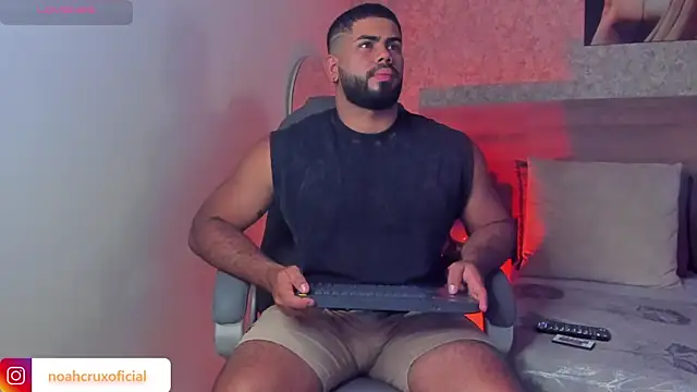 Snapshot of noah_crux chatting on September 17, 2025, 7:49 pm noah crux online show from September 17, 2025, 7:49 pm