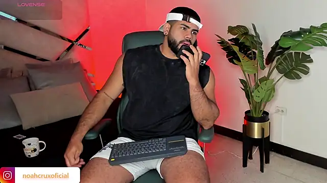 Snapshot of noah_crux chatting on September 15, 2025, 12:38 pm noah crux online show from September 15, 2025, 12:38 pm