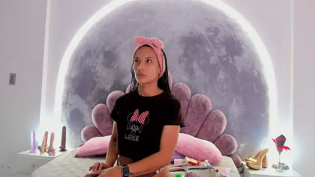 Snapshot of Valeria_Fitness chatting on February 18, 2026, 7:43 pm Valeria Fitness online show from February 18, 2026, 7:43 pm