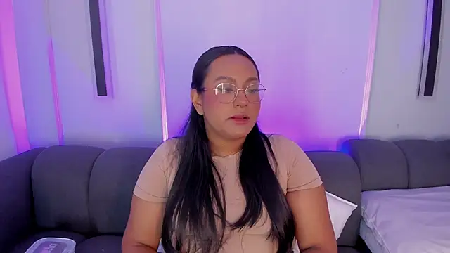 Snapshot of ellamontoya chatting on November 10, 2025, 12:21 pm ellamontoya online show from November 10, 2025, 12:21 pm