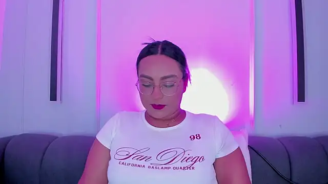 Snapshot of ellamontoya chatting on November 22, 2025, 11:42 am ellamontoya online show from November 22, 2025, 11:42 am