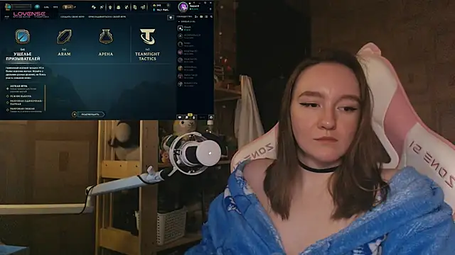 Snapshot of MoonlishSiren chatting on May 27, 2026, 8:49 pm MoonlishSiren online show from May 27, 2026, 8:49 pm
