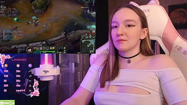 Snapshot of MoonlishSiren chatting on February 15, 2025, 8:12 pm MoonlishSiren online show from February 15, 2025, 8:12 pm