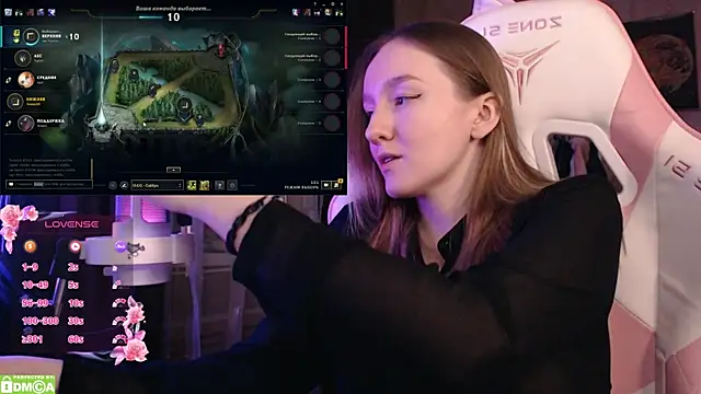 Snapshot of MoonlishSiren chatting on February 14, 2025, 9:53 pm MoonlishSiren online show from February 14, 2025, 9:53 pm