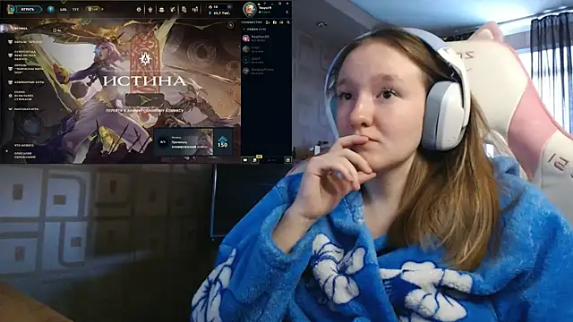 Snapshot of MoonlishSiren chatting on September 30, 2025, 12:22 pm MoonlishSiren online show from September 30, 2025, 12:22 pm