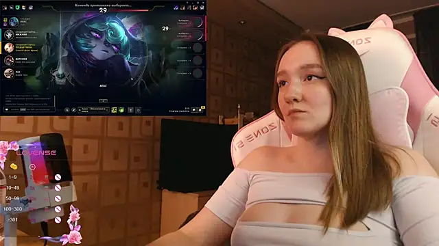 Snapshot of MoonlishSiren chatting on October 20, 2025, 9:04 pm MoonlishSiren online show from October 20, 2025, 9:04 pm