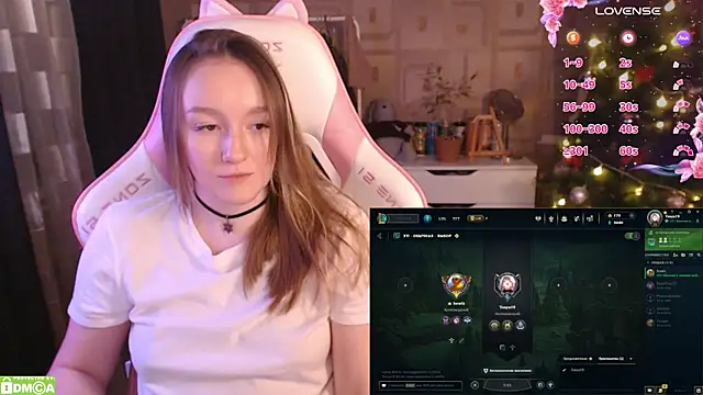 Snapshot of MoonlishSiren chatting on January 31, 2025, 8:43 pm MoonlishSiren online show from January 31, 2025, 8:43 pm