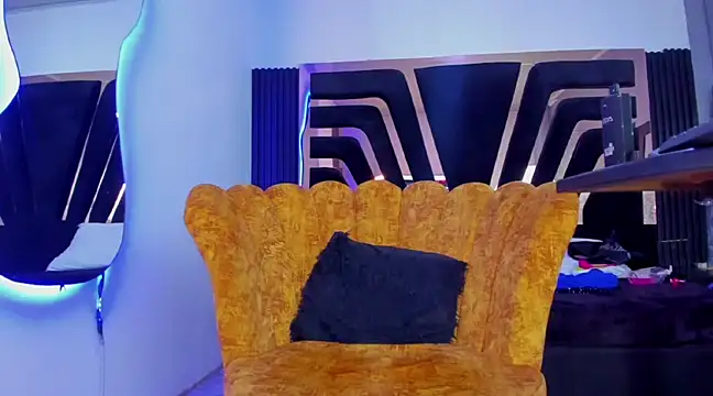 licyEvans online show from February 19, 2025, 11:04 pm