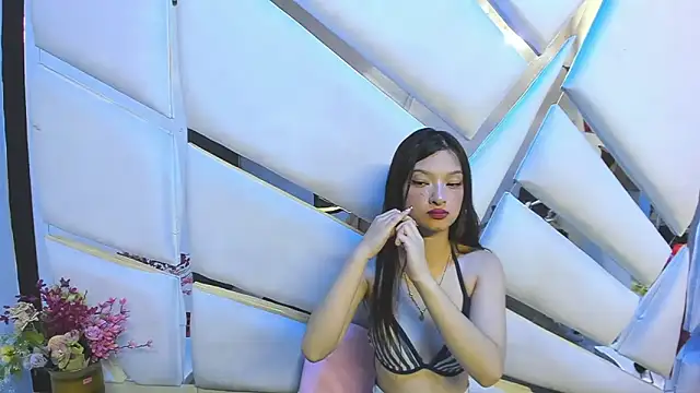 Aurora 18 online show from April 13, 2026, 2:32 pm