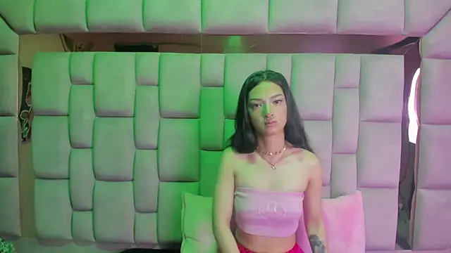 Snapshot of Aurora_18 chatting on November 12, 2025, 2:32 pm Aurora 18 online show from November 12, 2025, 2:32 pm