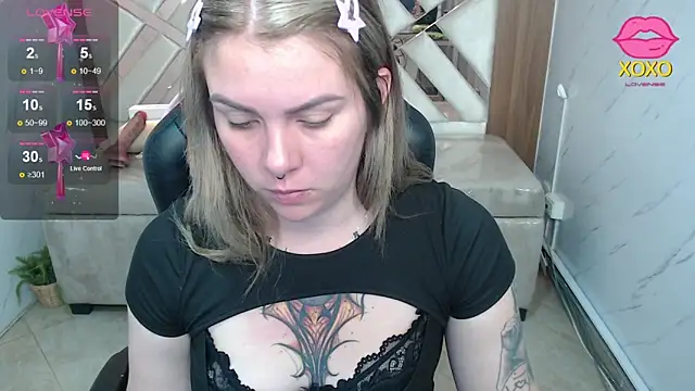 Snapshot of Paula_b_ chatting on May 8, 2026, 12:42 pm Paula b online show from May 8, 2026, 12:42 pm