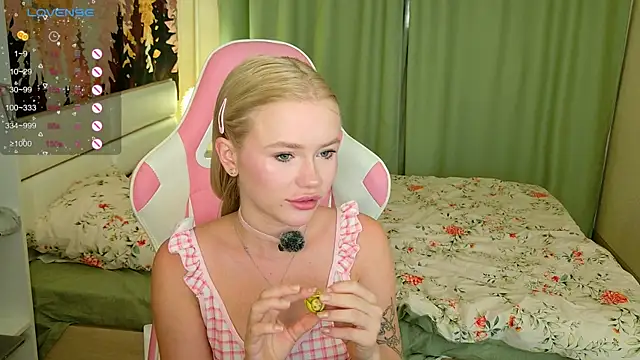 Snapshot of LexieLoree chatting on September 29, 2025, 3:02 am LexieLoree online show from September 29, 2025, 3:02 am