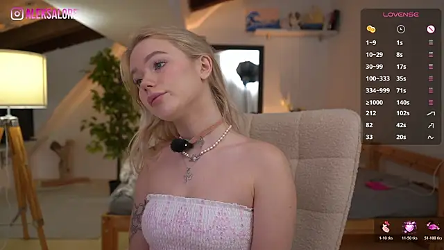 Snapshot of LexieLoree chatting on January 17, 2026, 4:05 am LexieLoree online show from January 17, 2026, 4:05 am