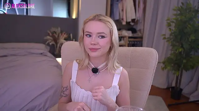 LexieLoree online show from March 21, 2026, 3:19 am