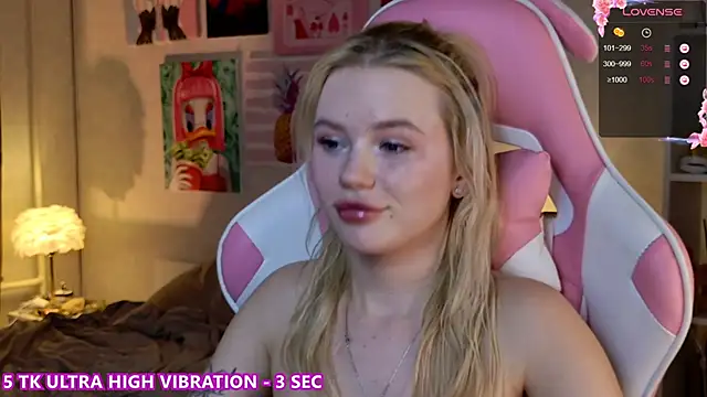 Snapshot of LexieLoree chatting on January 23, 2025, 9:39 am LexieLoree online show from January 23, 2025, 9:39 am