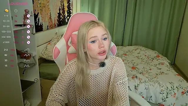 Snapshot of LexieLoree chatting on October 6, 2025, 3:08 am LexieLoree online show from October 6, 2025, 3:08 am