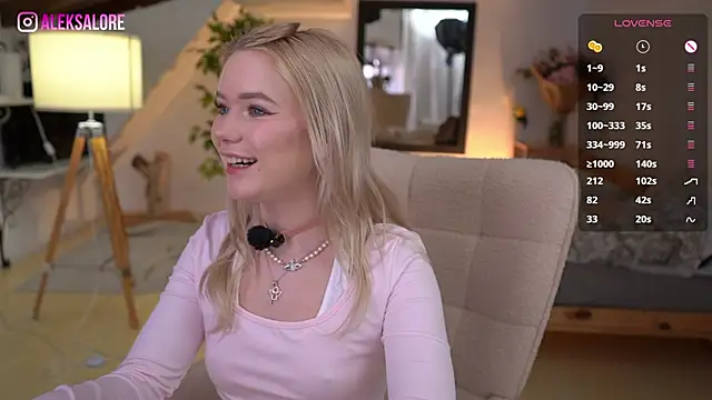 Snapshot of LexieLoree chatting on January 11, 2026, 4:08 am LexieLoree online show from January 11, 2026, 4:08 am