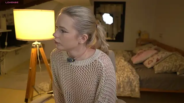 LexieLoree online show from November 26, 2025, 4:01 am