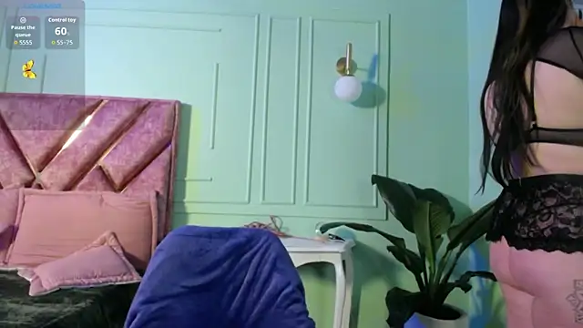 Snapshot of Layna_cold chatting on November 13, 2025, 12:53 pm Layna cold online show from November 13, 2025, 12:53 pm