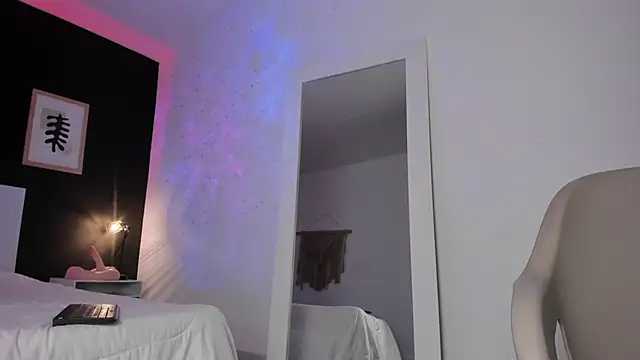 VioletPaket online show from March 13, 2025, 9:16 pm