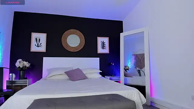 Snapshot of VioletPaket chatting on February 20, 2026, 12:51 pm VioletPaket online show from February 20, 2026, 12:51 pm