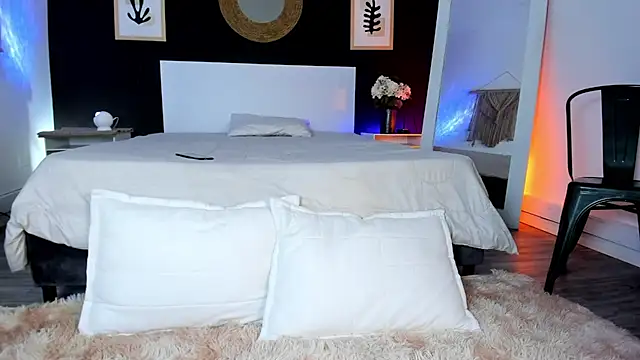 Snapshot of VioletPaket chatting on January 6, 2026, 11:47 am VioletPaket online show from January 6, 2026, 11:47 am