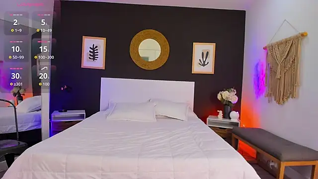 VioletPaket online show from March 28, 2026, 12:39 pm