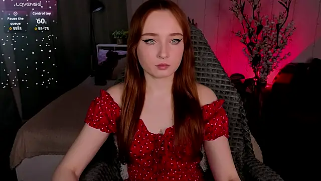 Emma Chery online show from November 14, 2025, 5:44 am