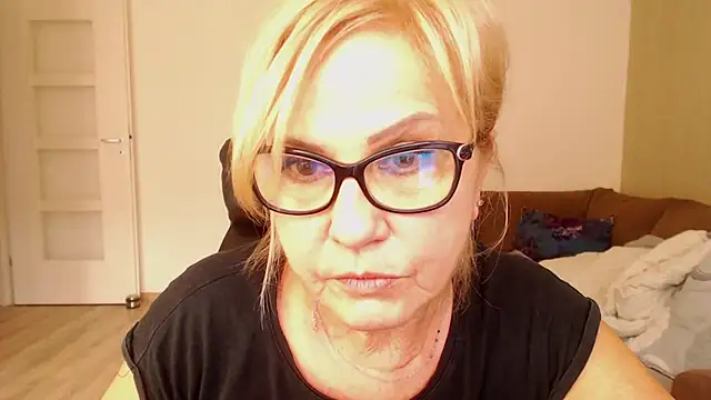 amberdoll4u online show from March 16, 2025, 2:22 pm