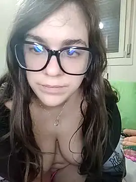 Snapshot of Miachan_LaGattinaVogliosa chatting on February 15, 2026, 1:32 pm Miachan LaGattinaVogliosa online show from February 15, 2026, 1:32 pm