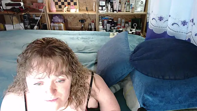 Snapshot of MiniNatalie chatting on October 12, 2025, 11:33 am MiniNatalie online show from October 12, 2025, 11:33 am