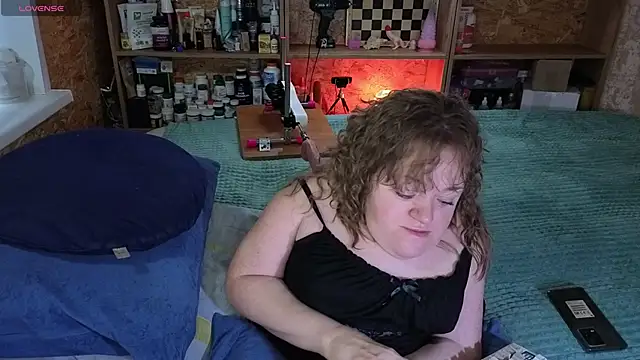 MiniNatalie online show from November 8, 2025, 2:04 am