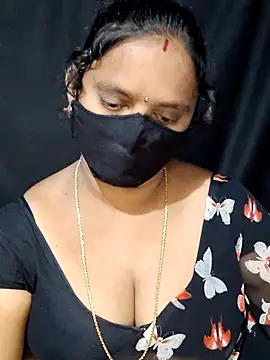 vintage-vibs online show from October 3, 2025, 4:47 am