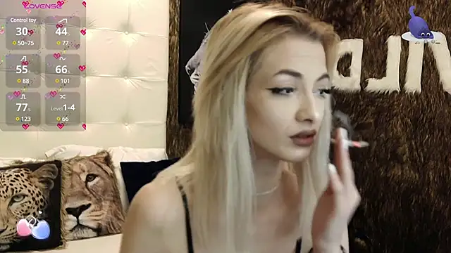 Snapshot of PinkySparks chatting on March 3, 2025, 7:49 pm PinkySparks online show from March 3, 2025, 7:49 pm