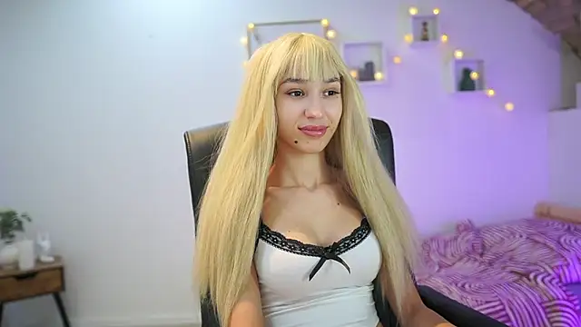 Snapshot of Amai__Liu chatting on October 24, 2025, 5:56 pm Amai Liu online show from October 24, 2025, 5:56 pm