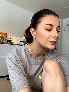 Snapshot of Mia-Minou chatting on January 8, 2026, 9:26 am Mia-Minou online show from January 8, 2026, 9:26 am