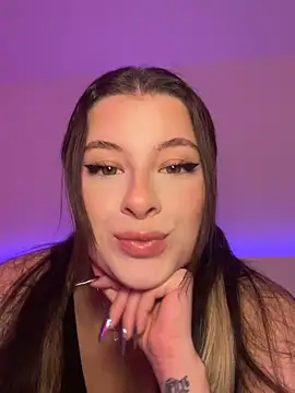 Mia-Minou online show from November 21, 2025, 9:19 am