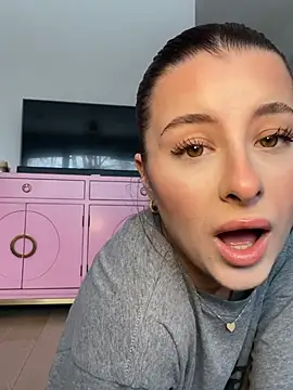 Snapshot of Mia-Minou chatting on February 2, 2026, 10:03 am Mia-Minou online show from February 2, 2026, 10:03 am