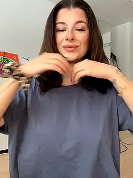 Snapshot of Mia-Minou chatting on January 6, 2026, 11:03 am Mia-Minou online show from January 6, 2026, 11:03 am