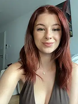 Snapshot of Mia-Minou chatting on July 9, 2026, 7:20 am Mia-Minou online show from July 9, 2026, 7:20 am