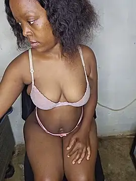 Snapshot of curvysexybody chatting on June 3, 2026, 12:11 am curvysexybody online show from June 3, 2026, 12:11 am