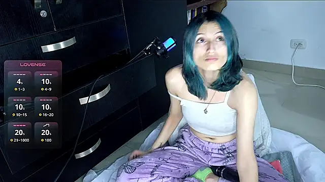 Snapshot of Camila---torres chatting on October 5, 2025, 2:13 am Camila---torres online show from October 5, 2025, 2:13 am