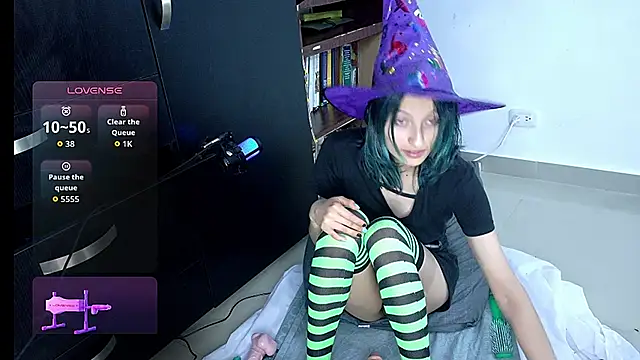 Snapshot of Camila---torres chatting on October 15, 2025, 2:54 am Camila---torres online show from October 15, 2025, 2:54 am